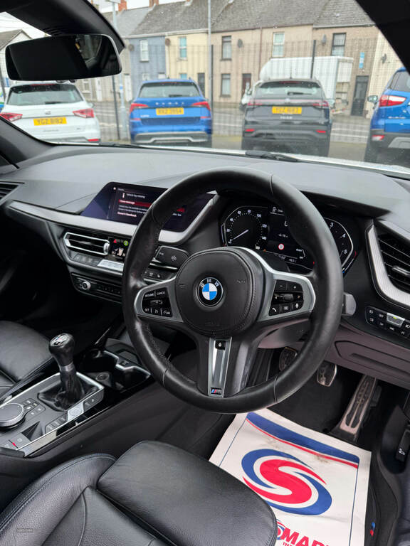 BMW 1 Series 116D M Sport T27AYX White #5