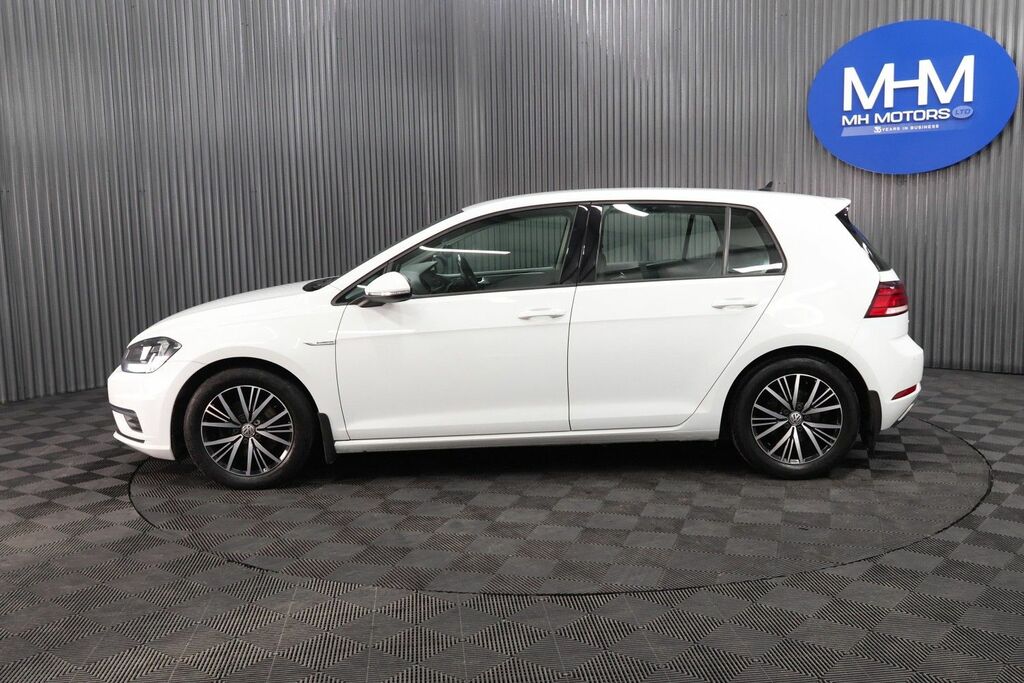 Volkswagen Golf Tsi Evo Se Hatchback BSZ9464 White #4