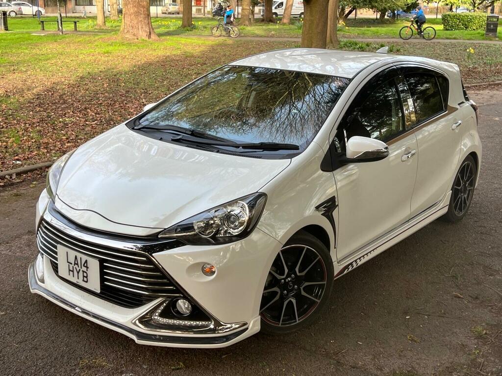 Toyota Aqua Hatchback 201515 White #3