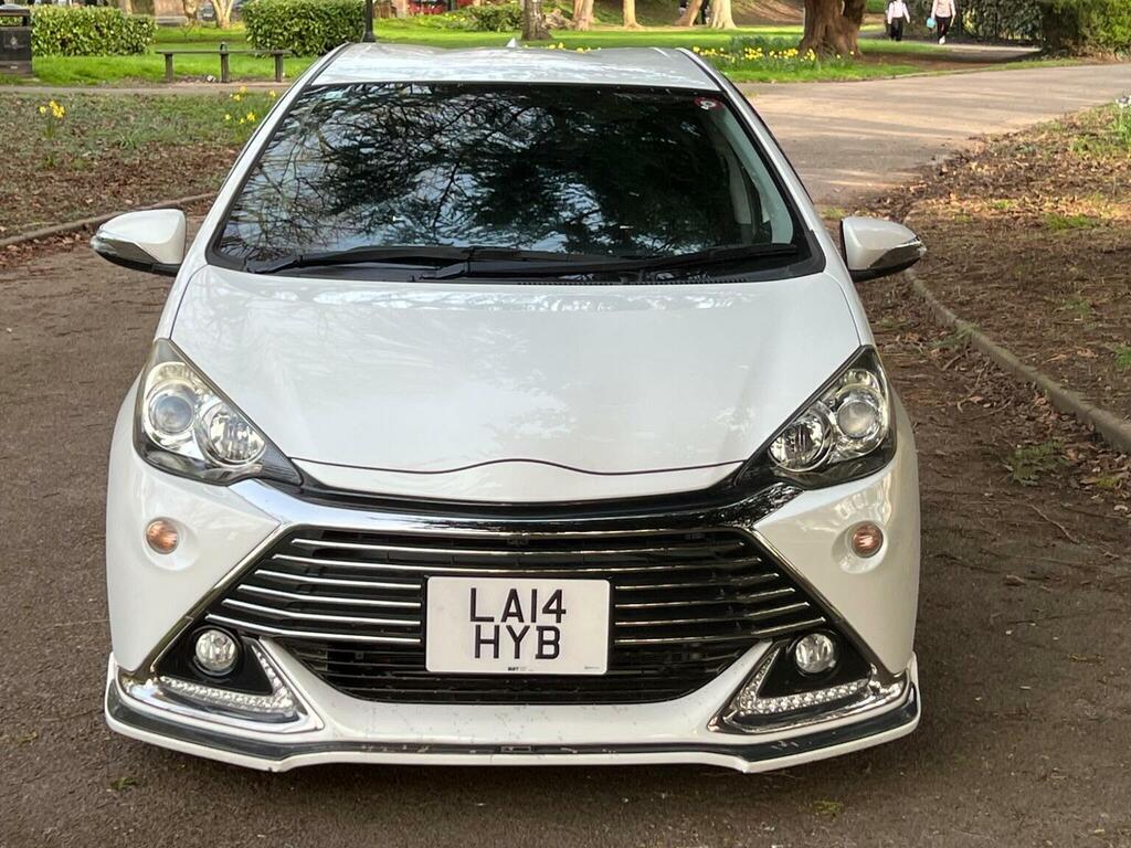 Toyota Aqua Hatchback 201515 White #4