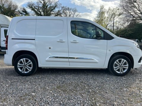 Toyota Proace City 1.5 Bluehdi Design AF72NVW White #6