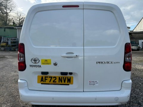 Toyota Proace City 1.5 Bluehdi Design AF72NVW White #4
