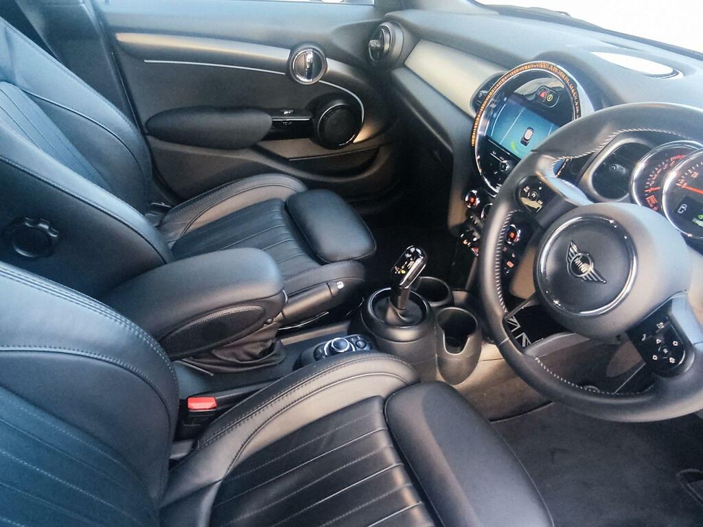 Mini Hatch 1.5 Cooper Exclusive Steptronic Euro 6 Ss YA72XWG Silver #2
