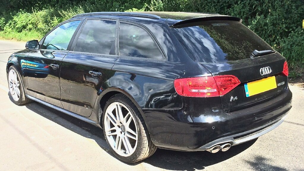 Audi A4 Avant Estate 2.0 Tdi Black Edition 201010 Black #2