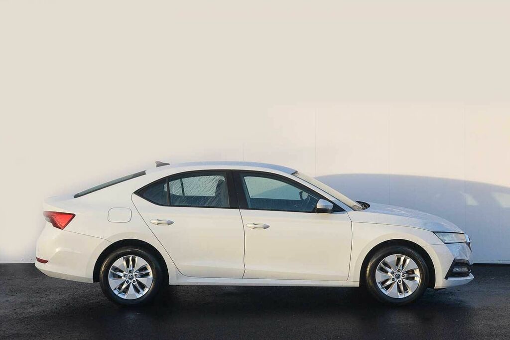 Skoda Octavia 1.0 Tsi Se Technology FP22DXE White #4