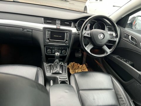 Skoda Superb 2.0 Tdi Elegance Black #5