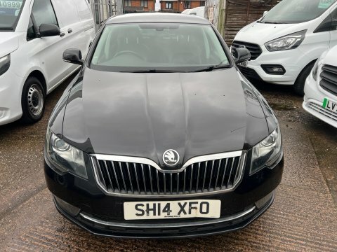 Skoda Superb 2.0 Tdi Elegance Black #4