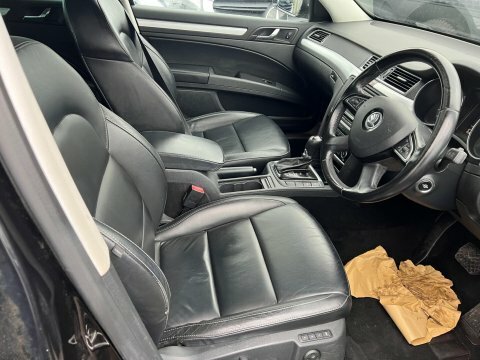 Skoda Superb 2.0 Tdi Elegance Black #3