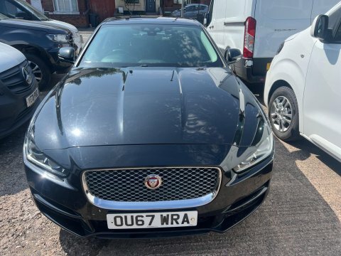 Jaguar XE 2.0D Portfolio Black