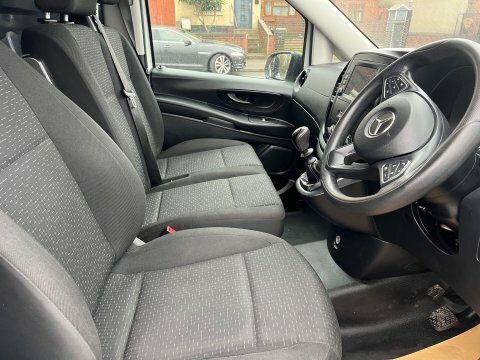 Mercedes-Benz Vito 110 Progressive L2 YB70FMG White #3