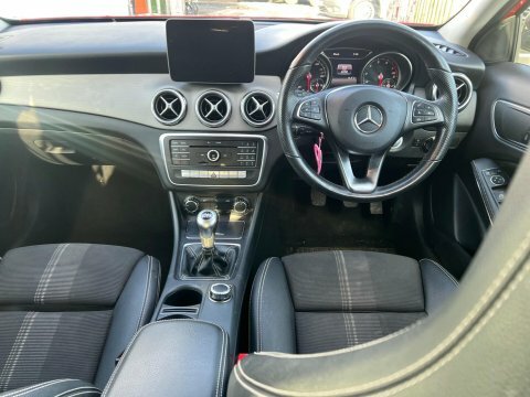 Mercedes-Benz GLA Class 1.6 Gla180 Urban WA19NYY Red #5