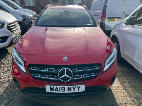 Mercedes-Benz GLA Class 1.6 Gla180 Urban Red