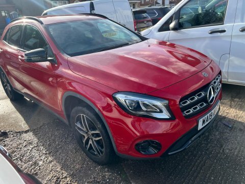 Mercedes-Benz GLA Class 1.6 Gla180 Urban WA19NYY Red #4