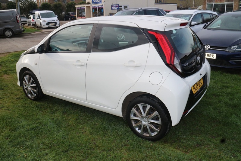 Toyota Aygo Vvt-i X-play PL19UFC White #3