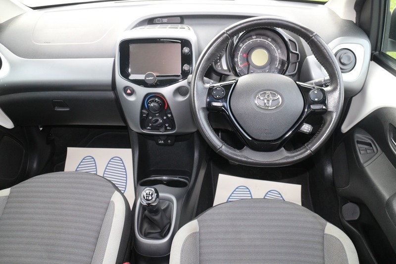 Toyota Aygo Vvt-i X-play PL19UFC White #6
