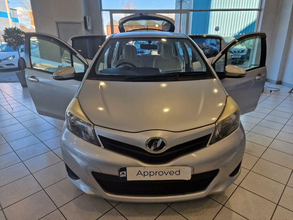 Toyota Vitz Hatchback 1.3 201262 PR62HZP Silver #5