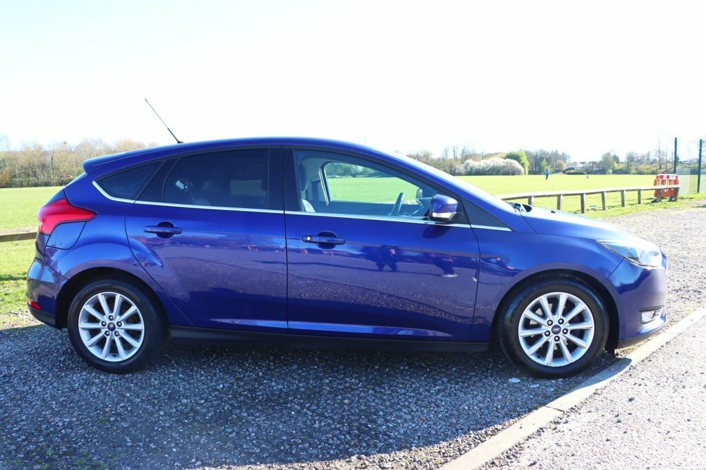 Ford Focus 1L Titanium LN17CHD Blue #5