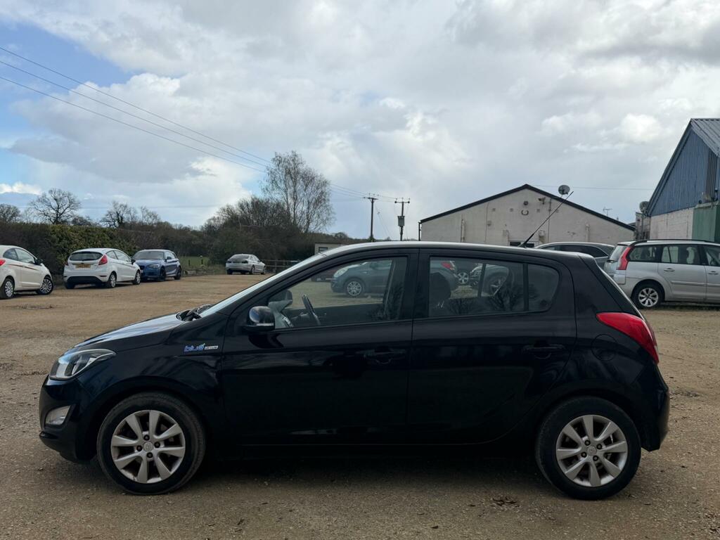 Hyundai I20 1.4 Crdi Blue Drive Active Euro 5 Ss Black #5