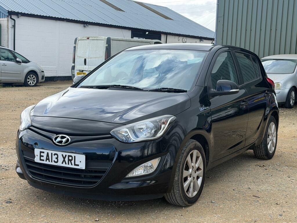 Hyundai I20 1.4 Crdi Blue Drive Active Euro 5 Ss Black #4