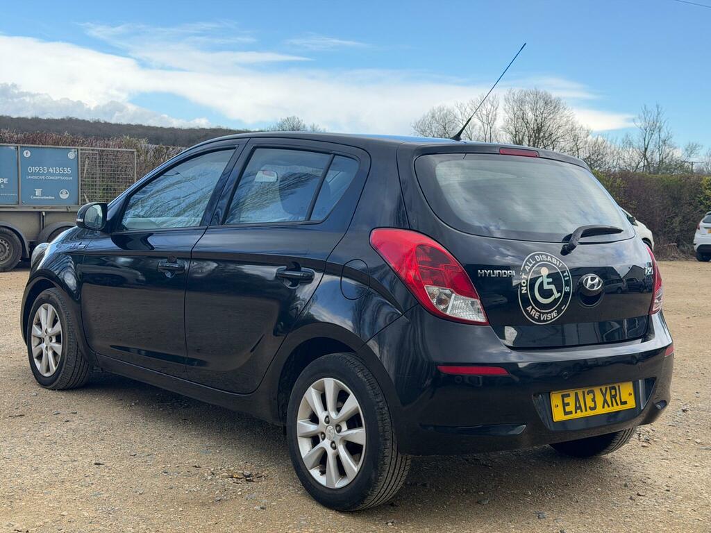 Hyundai I20 1.4 Crdi Blue Drive Active Euro 5 Ss Black #6