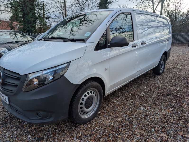 Mercedes-Benz Vito 116 Progressive L3 KR71HXA White #2