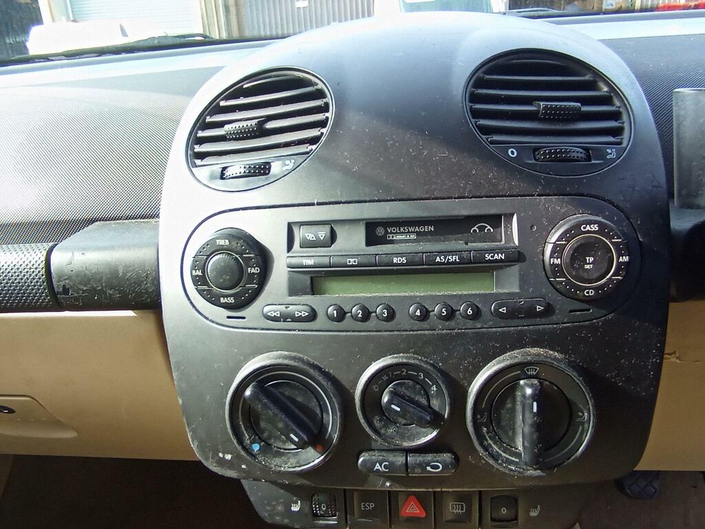 Volkswagen Beetle 2002 51 2.3 Red #13