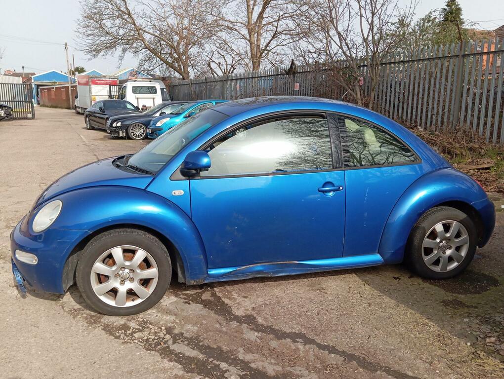 Volkswagen Beetle 2002 51 2.3 Red #4