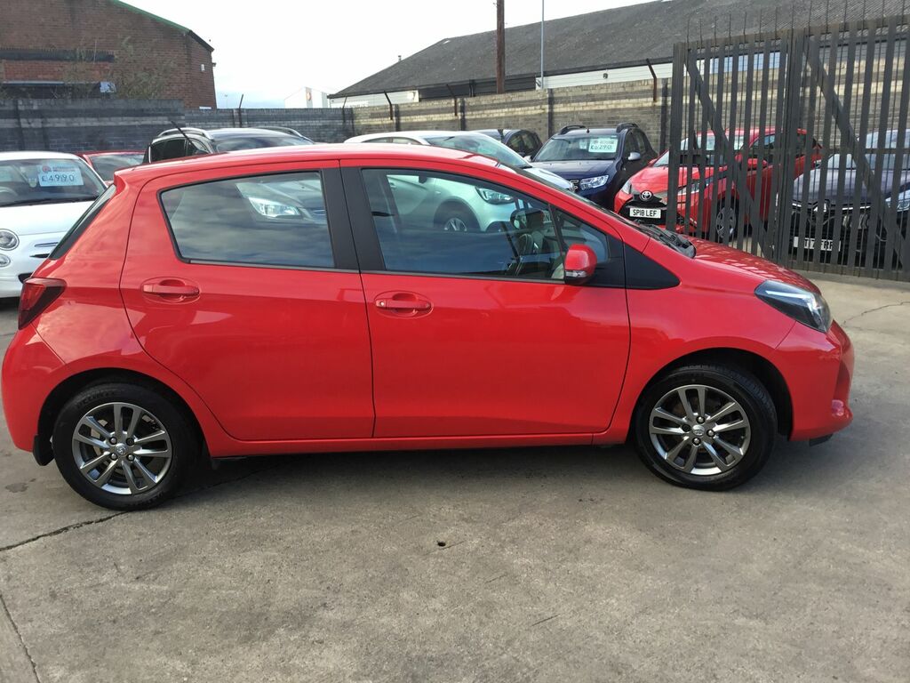 Toyota Yaris Yaris Hatchback NU64UTN Red #2
