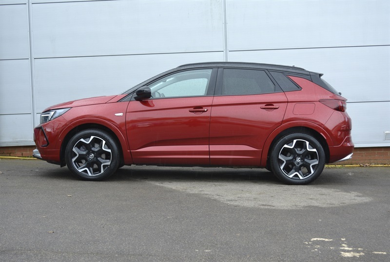 Vauxhall Grandland 1.6 14.2Kwh Ultimate Suv Plug-in Hybrid DY74UGC Red #3