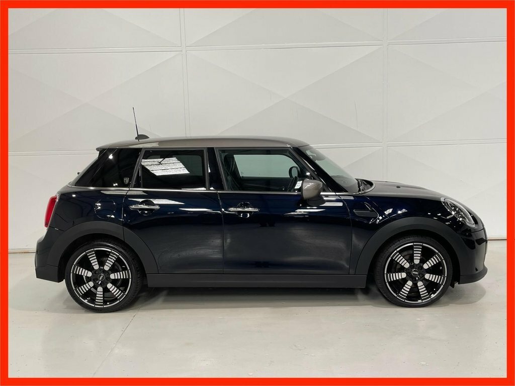 Mini Hatch 1.5 Cooper Exclusive Hatchback Steptron BT72ZSR Black #2