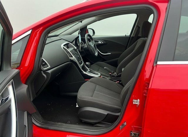 Vauxhall Astra 16V Sri Sports Tourer GN63JFE Red #6