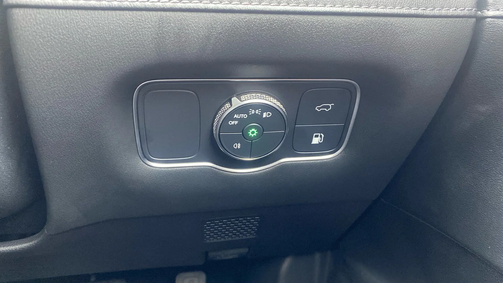 Chery  Super Hybrid 1.5T Phev Summit Dht White #23