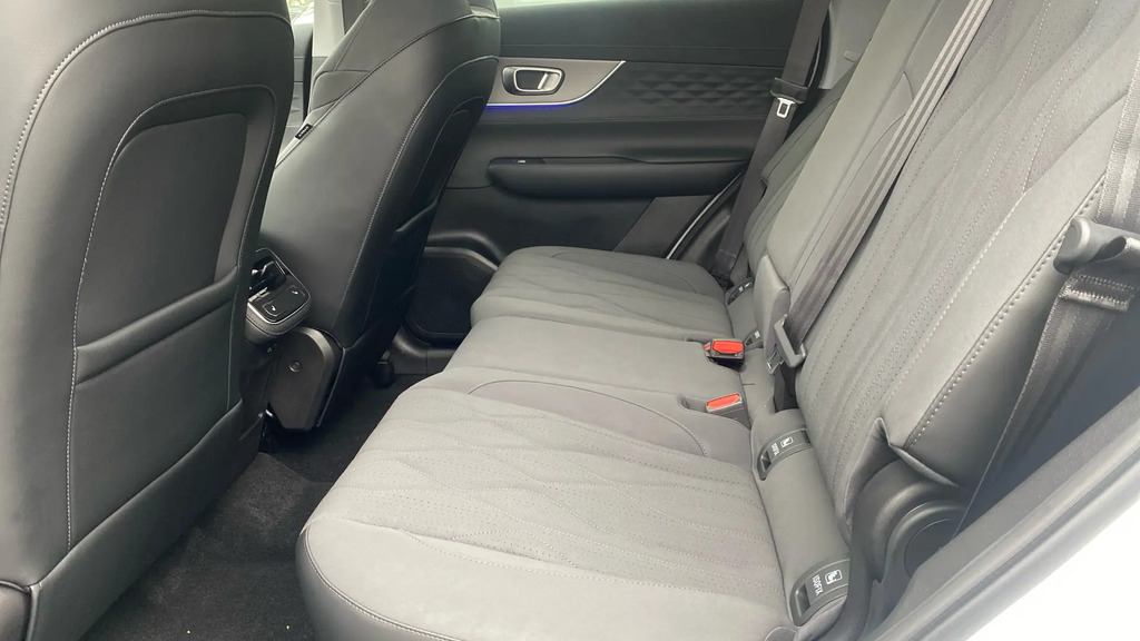Chery  Super Hybrid 1.5T Phev Summit Dht White #14