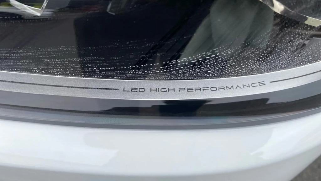 Chery  Super Hybrid 1.5T Phev Summit Dht White #35