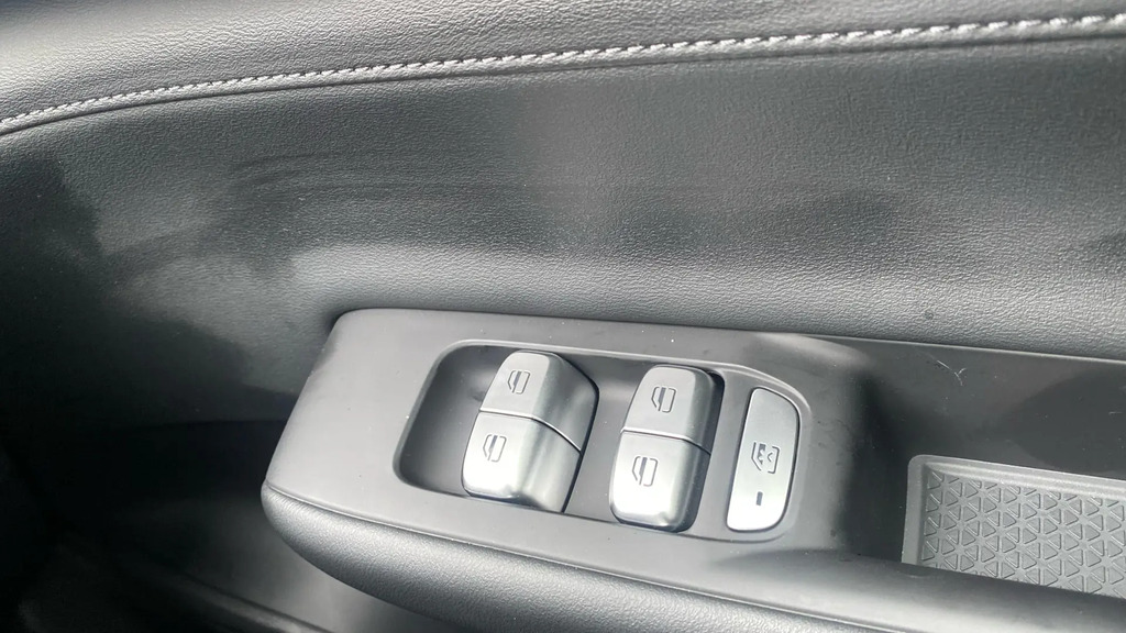 Chery  Super Hybrid 1.5T Phev Summit Dht White #21