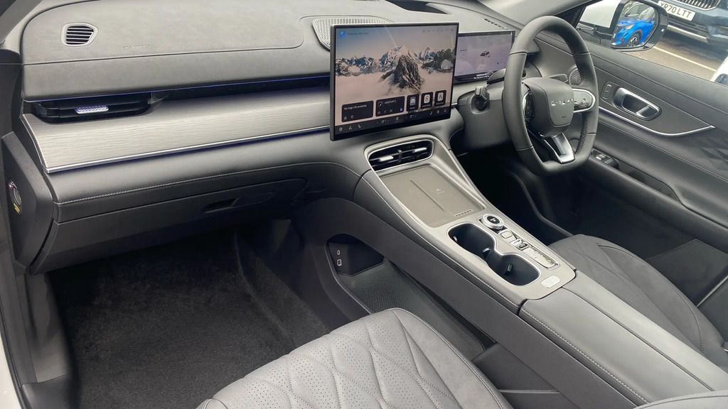 Chery  Super Hybrid 1.5T Phev Summit Dht White #10