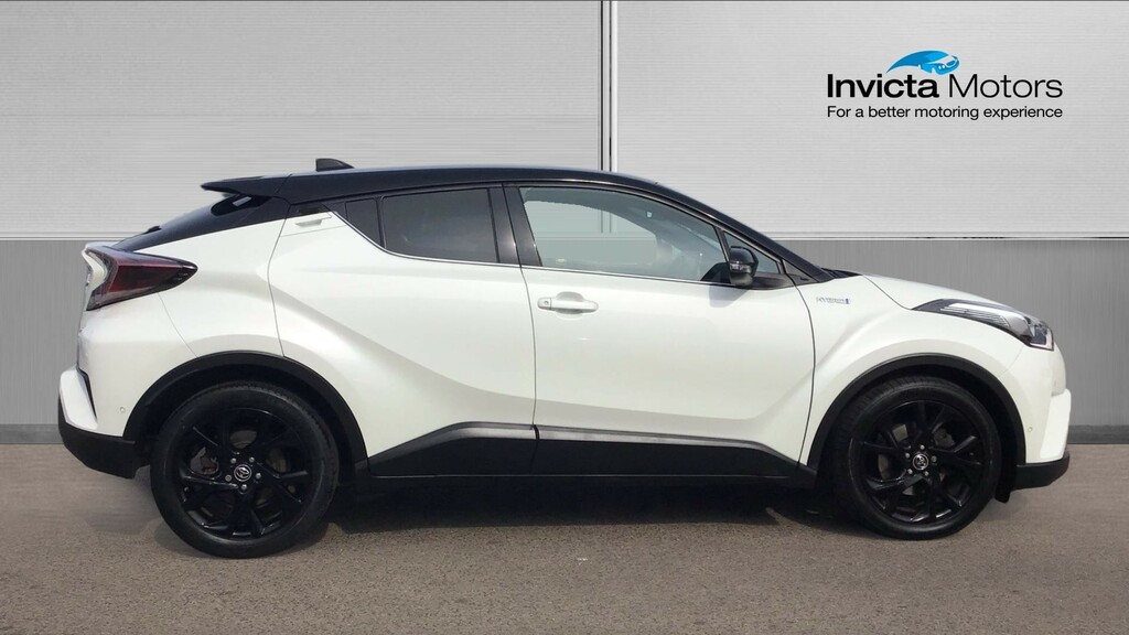 Toyota C-Hr Dynamic White #2