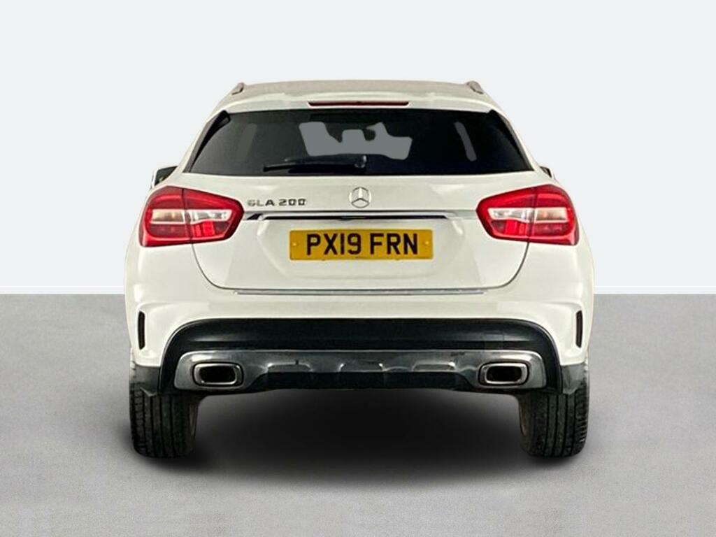 Mercedes-Benz GLA Class Gla 200 Amg Line White #4