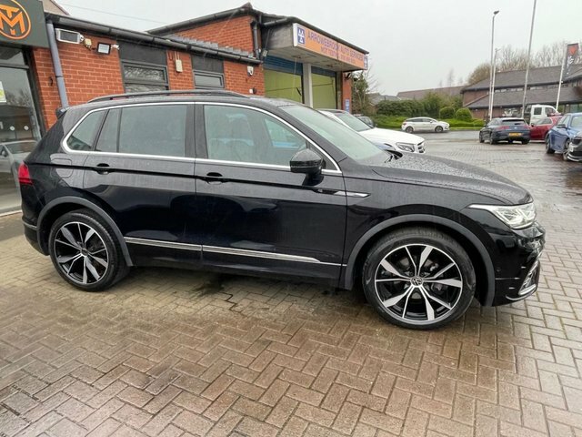 Volkswagen Tiguan 2023 1.5 Tsi R-line Suv Dsg Euro 6 Ss CX23OLV Black #5