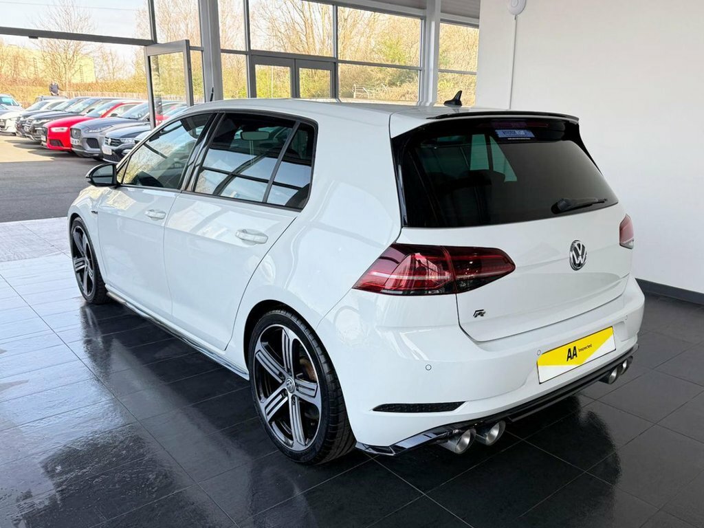 Volkswagen Golf 2L R White #6