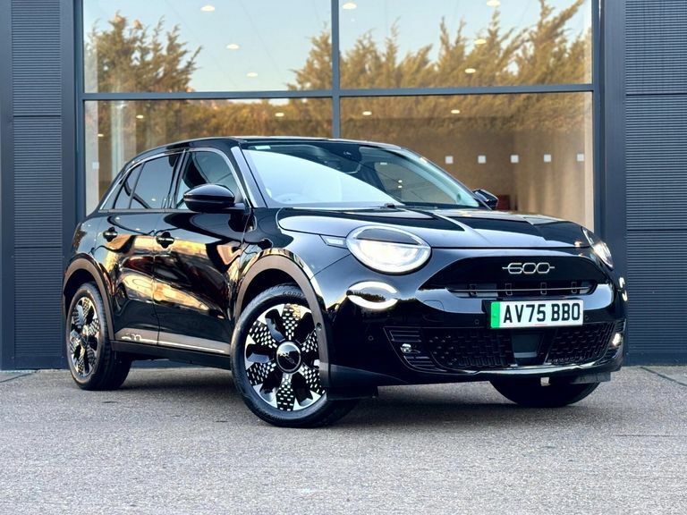 Fiat 600e 115Kw La Prima 54Kwh Black
