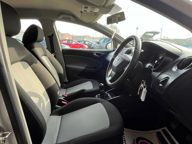 Seat Ibiza 1.4 Toca Hatchback Euro 5 85 Ps CE14VGD White #4