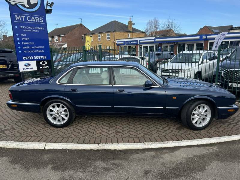 Jaguar XJ Saloon Purple #7