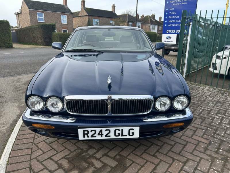 Jaguar XJ Saloon Purple #2