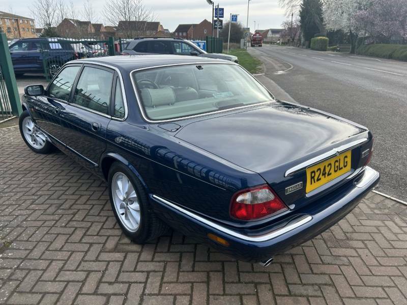Jaguar XJ Saloon Purple #4