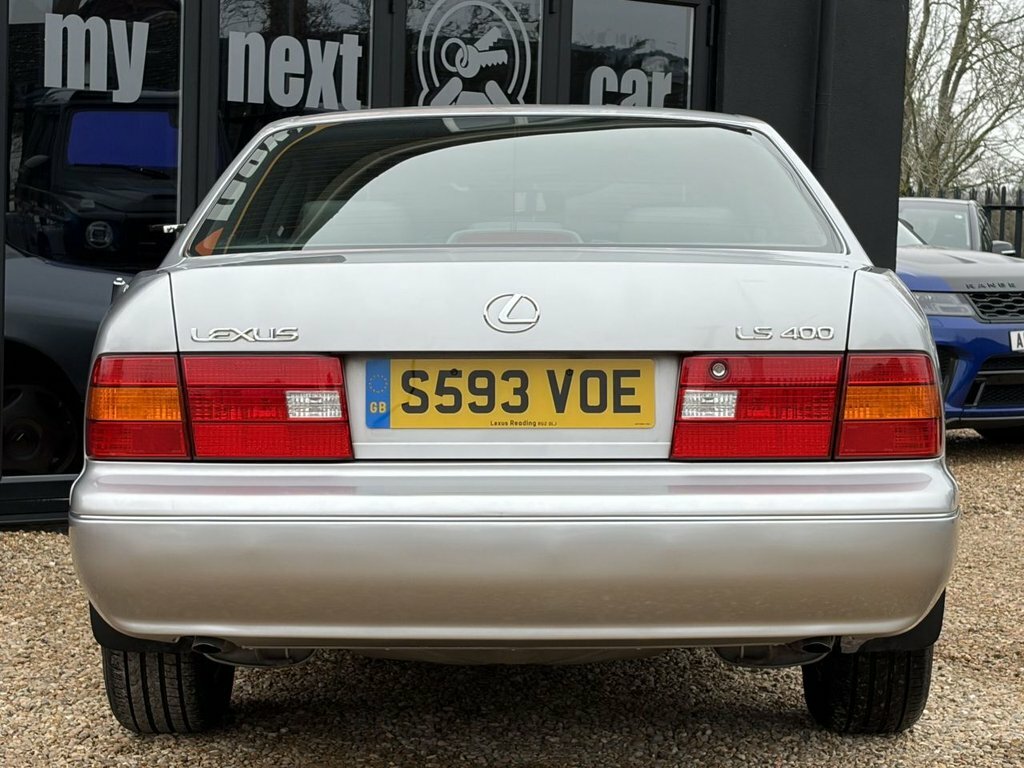 Lexus LS Saloon Green #10