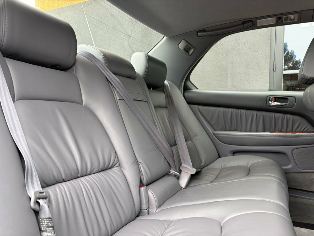 Lexus LS Saloon Green #19