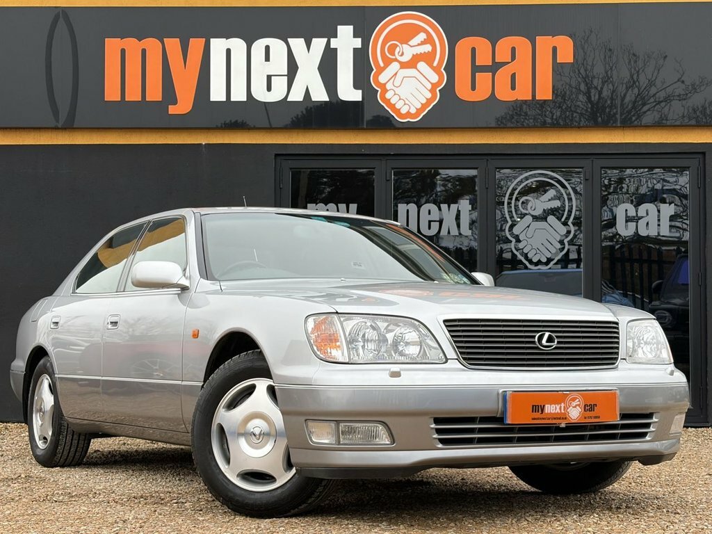 Lexus LS Saloon Green #1