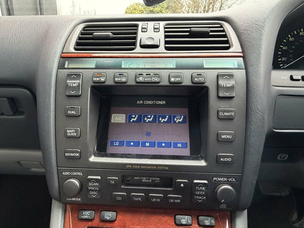 Lexus LS Saloon Green #18