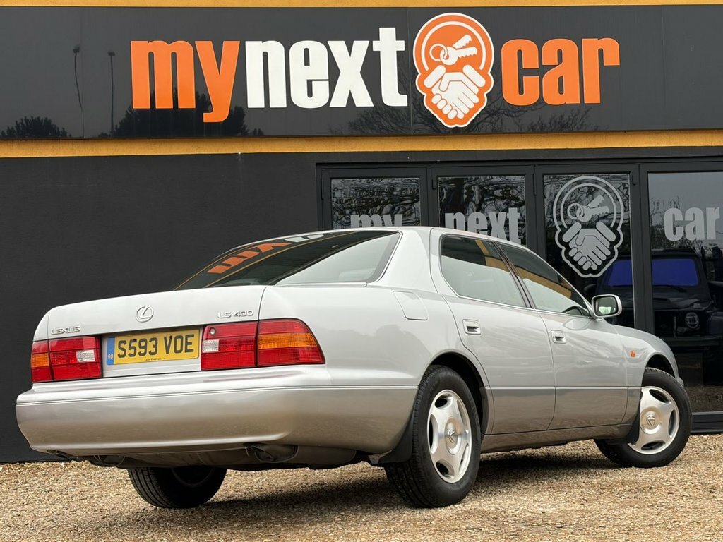 Lexus LS Saloon Green #11